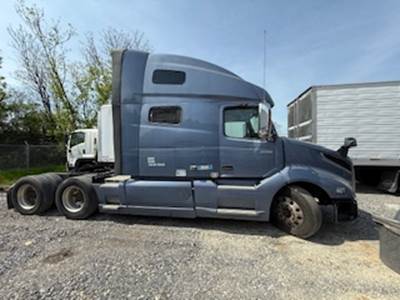 2019 Volvo T760 T/A Sleeper