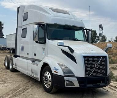 2023 Volvo VNL64T860 T/A Sleeper