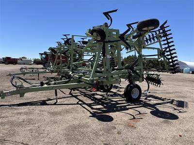 Orthman FM5-35 Chisel Plow