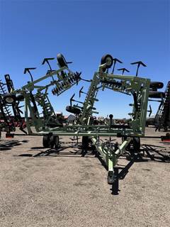 Orthman FM7-49 Chisel Plow