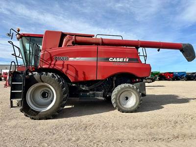 Case IH 7088 Combine
