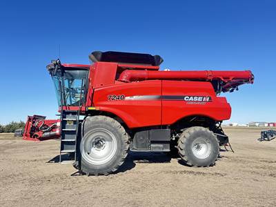 Case IH 7240 Combine