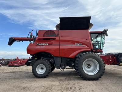 Case IH 7250 Combine