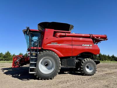 Case IH 7250 Combine