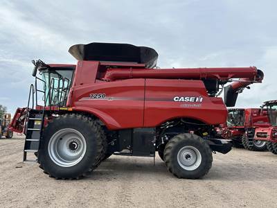 Case IH 7250 Combine