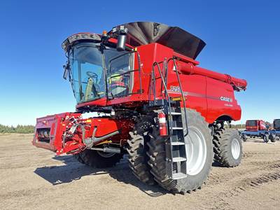 Case IH 7250 Combine