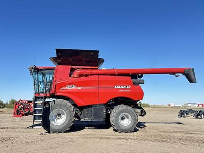 Case IH 7250 Combine