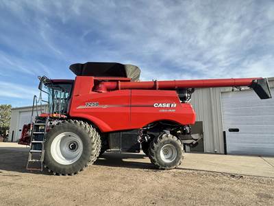 Case IH 7250 Combine