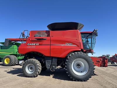Case IH 7250 Combine