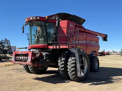 Case IH 8010 Combine