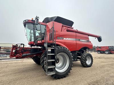 Case IH 8120 Combine