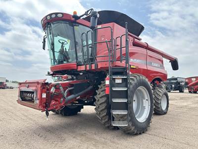 Case IH 8120 Combine
