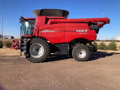 Case IH 8250 Combine
