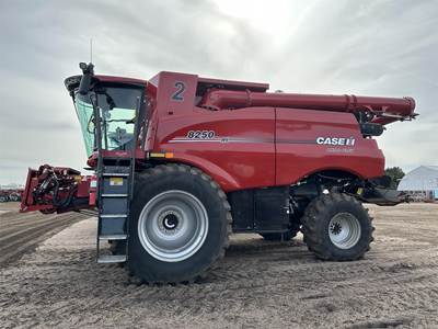 Case IH 8250 Combine