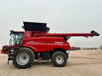 Case IH 8250 Combine