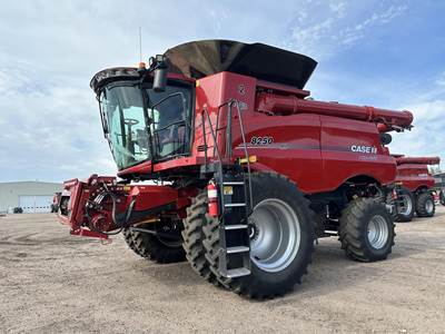 Case IH 8250 Combine
