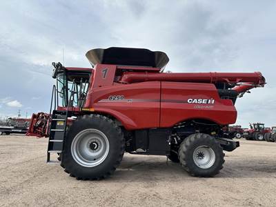 Case IH 8250 Combine