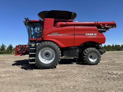 Case IH 8250 Combine