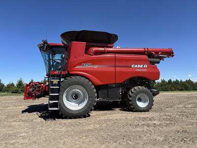 Case IH 8250 Combine