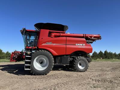 Case IH 8250 Combine