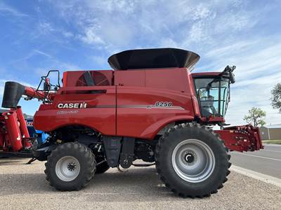 Case IH 8250 Combine