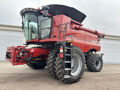 Case IH 8250 Combine