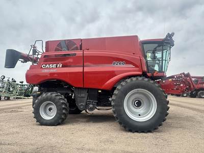 Case IH 8260 Combine