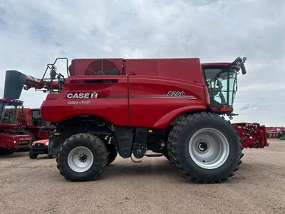 Case IH 8260 Combine