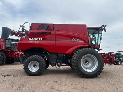 Case IH 8260 Combine