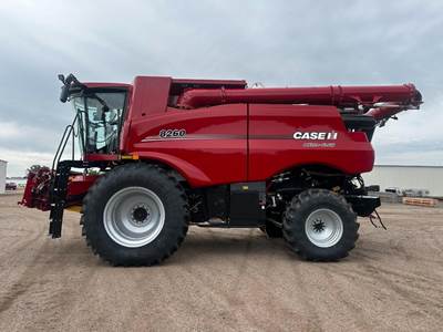 Case IH 8260 Combine