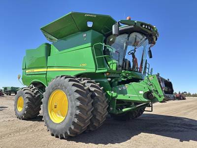 John Deere S780 Combine