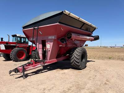 Demco 1050 Grain Cart