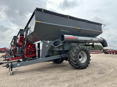 Demco 1100 Grain Cart
