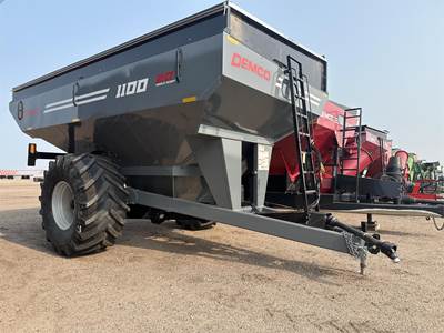 Demco 1100 Grain Cart