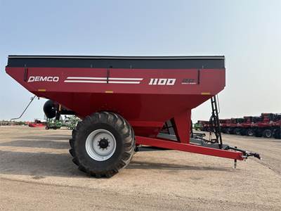 Demco 1100 Grain Cart