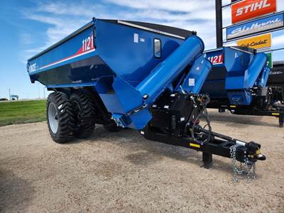 Kinze 1121 Grain Cart