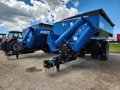 Kinze 1121 Grain Cart