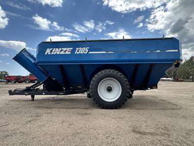 Kinze 1305 Grain Cart