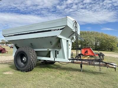 Orthman 897 Grain Cart