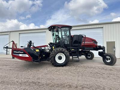 MacDon M1240 Self-Propelled Mower Conditioner/Windrower