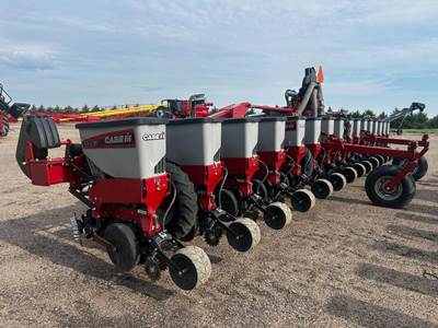 Case IH 1235 Planter / Row Unit