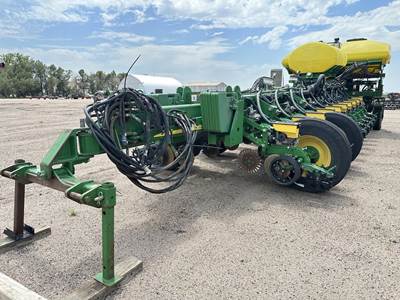 John Deere 1770 Planter / Row Unit