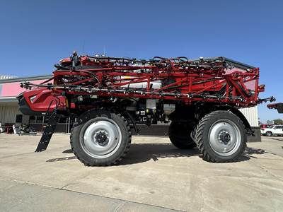 Case IH PATRIOT 4350 Self-Propelled Sprayer