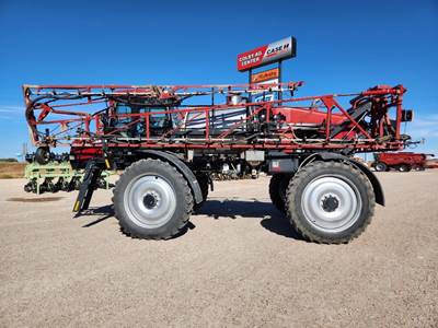 Case IH Patriot 3330 Self-Propelled Sprayer