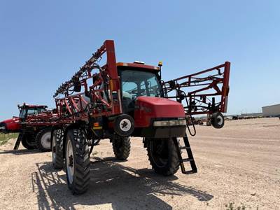 Case IH Patriot 3330 Self-Propelled Sprayer