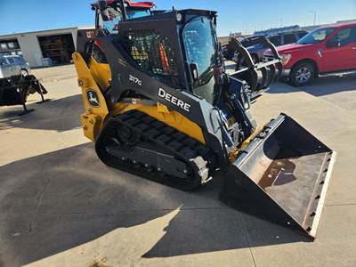 John Deere 317G Skid Steer