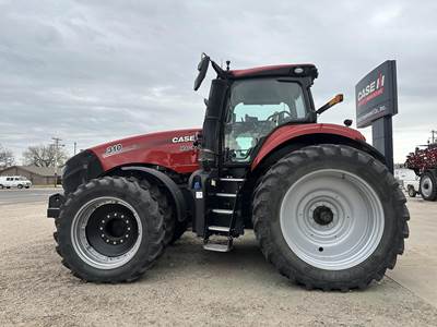 Case IH MAGNUM 310 CVX Tractor