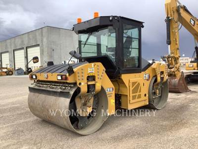 Caterpillar CB16 Material Transfer Vehicle