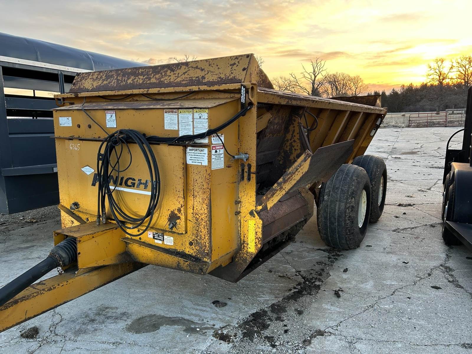 Kuhn 8118 Dry Manure Spreader For Sale New Hampton, IA 57063