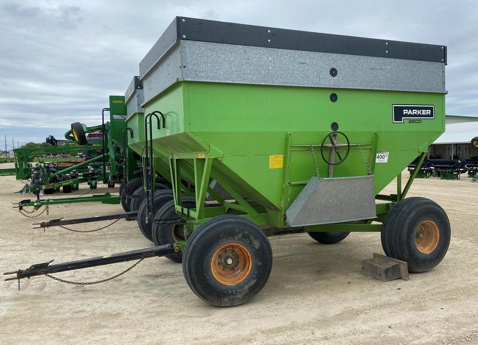 Parker J2500 Gravity Wagon For Sale Dyersville, IA 55447